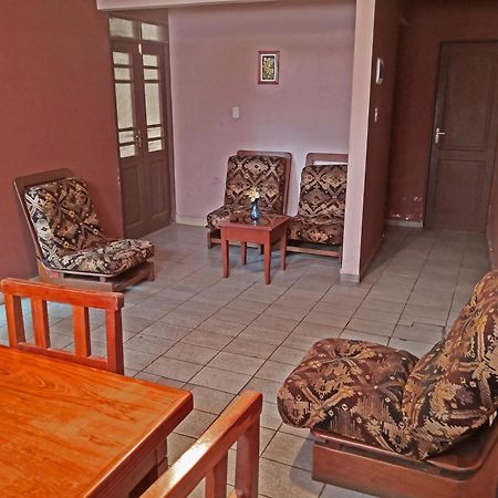 Casa Discreta Cochabamba Hotel ภายนอก รูปภาพ